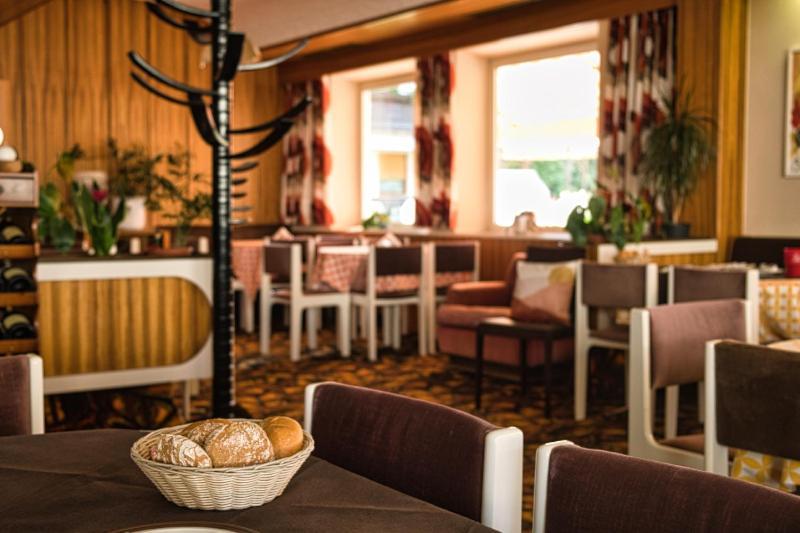 Cafe Rudi Living Bed & Breakfast Parcines Eksteriør bilde