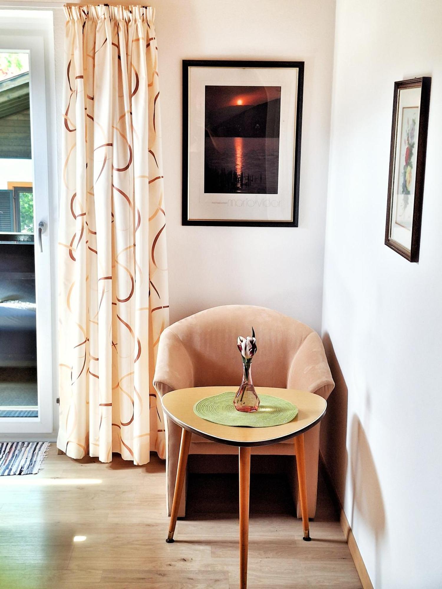 Cafe Rudi Living Bed & Breakfast Parcines Eksteriør bilde