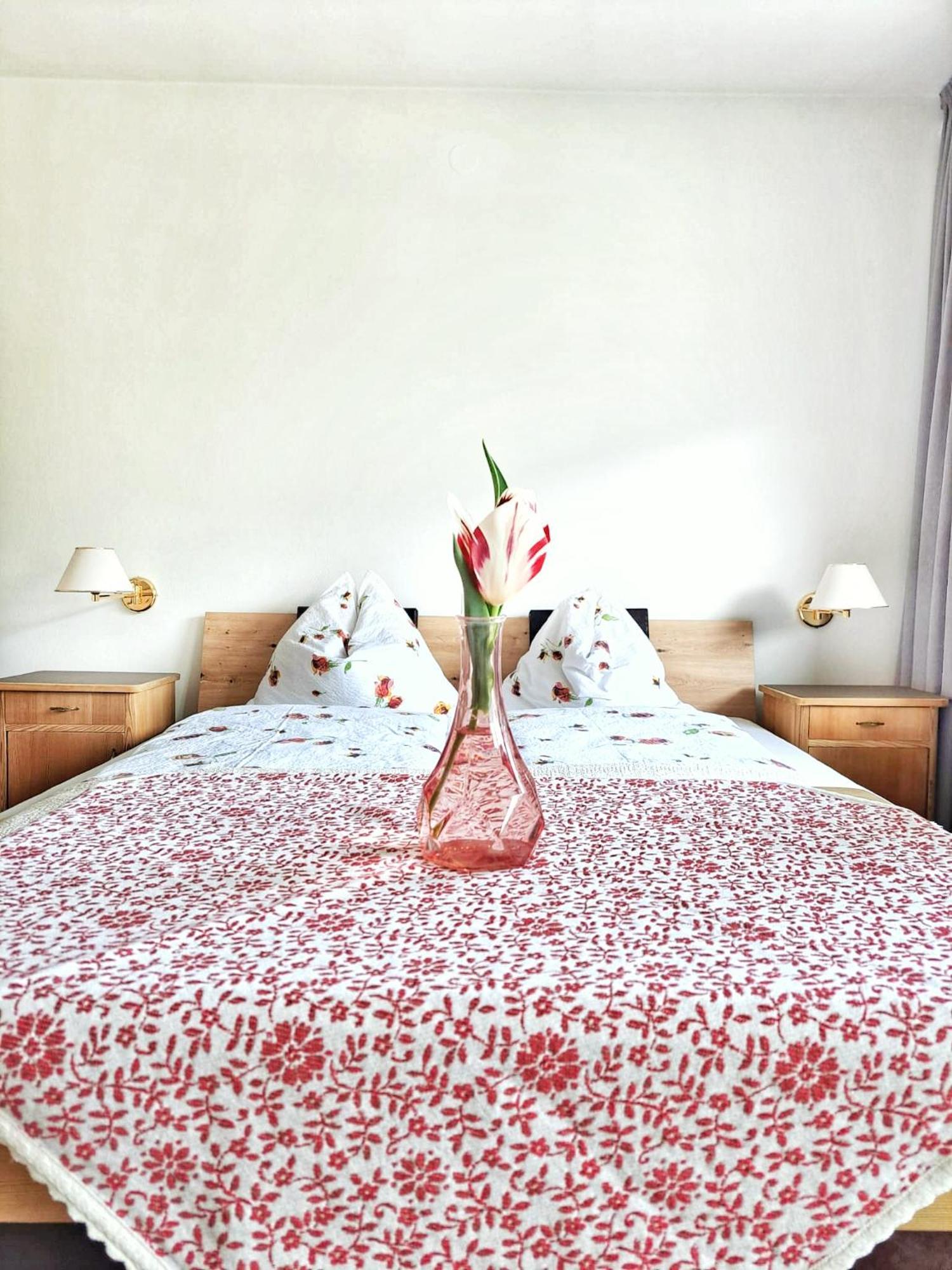 Cafe Rudi Living Bed & Breakfast Parcines Eksteriør bilde